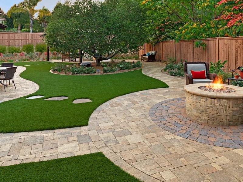 artificial grass landscape design example