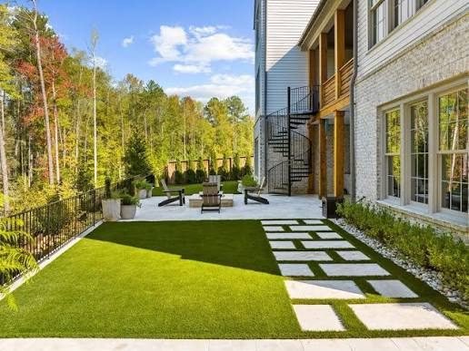 artificial grass landscape design example
